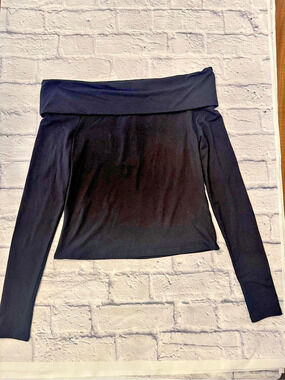 H&M Off-Shoulder Long Sleeve Top in Black Size Medium NWT
